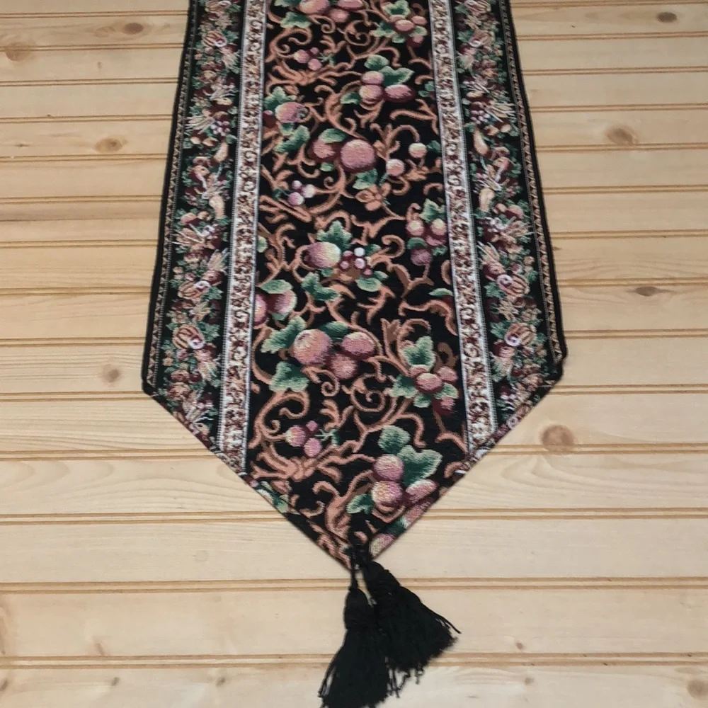 Vintage Black Grapes Fruit Scroll Tapestry Table Runner‎ With Tassels